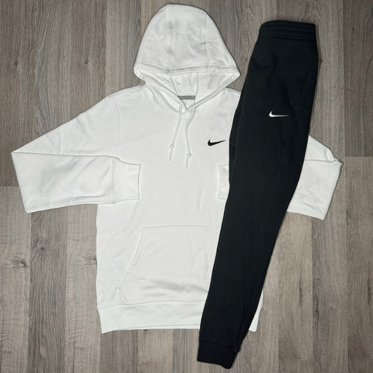 Nike Club Set - Hoodie & Joggers - White / Black