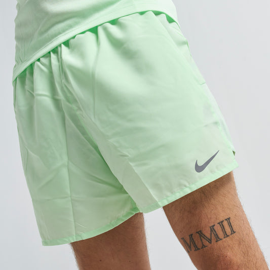 Nike Challenger Shorts Vapour Green
