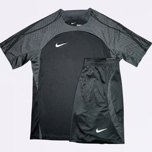 Nike Strike 4.0 Set - Tee & Shorts - Black / Black
