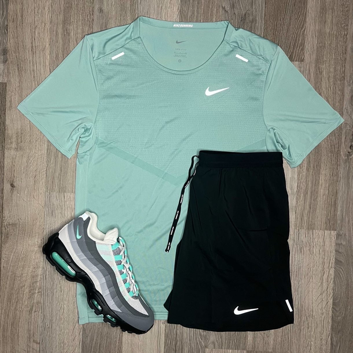 Nike Air Max 95 Hyper Turquoise + Rise 365 Set - Tee & Shorts - Minera –  RESTOCK3D