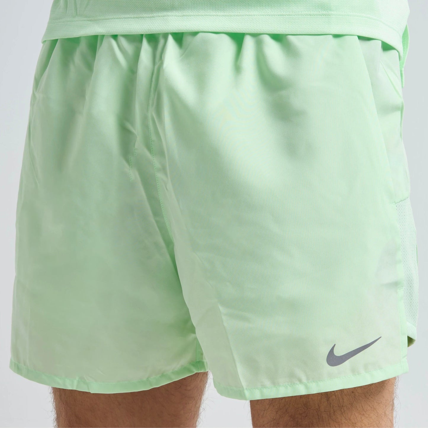 Nike Challenger Shorts Vapour Green