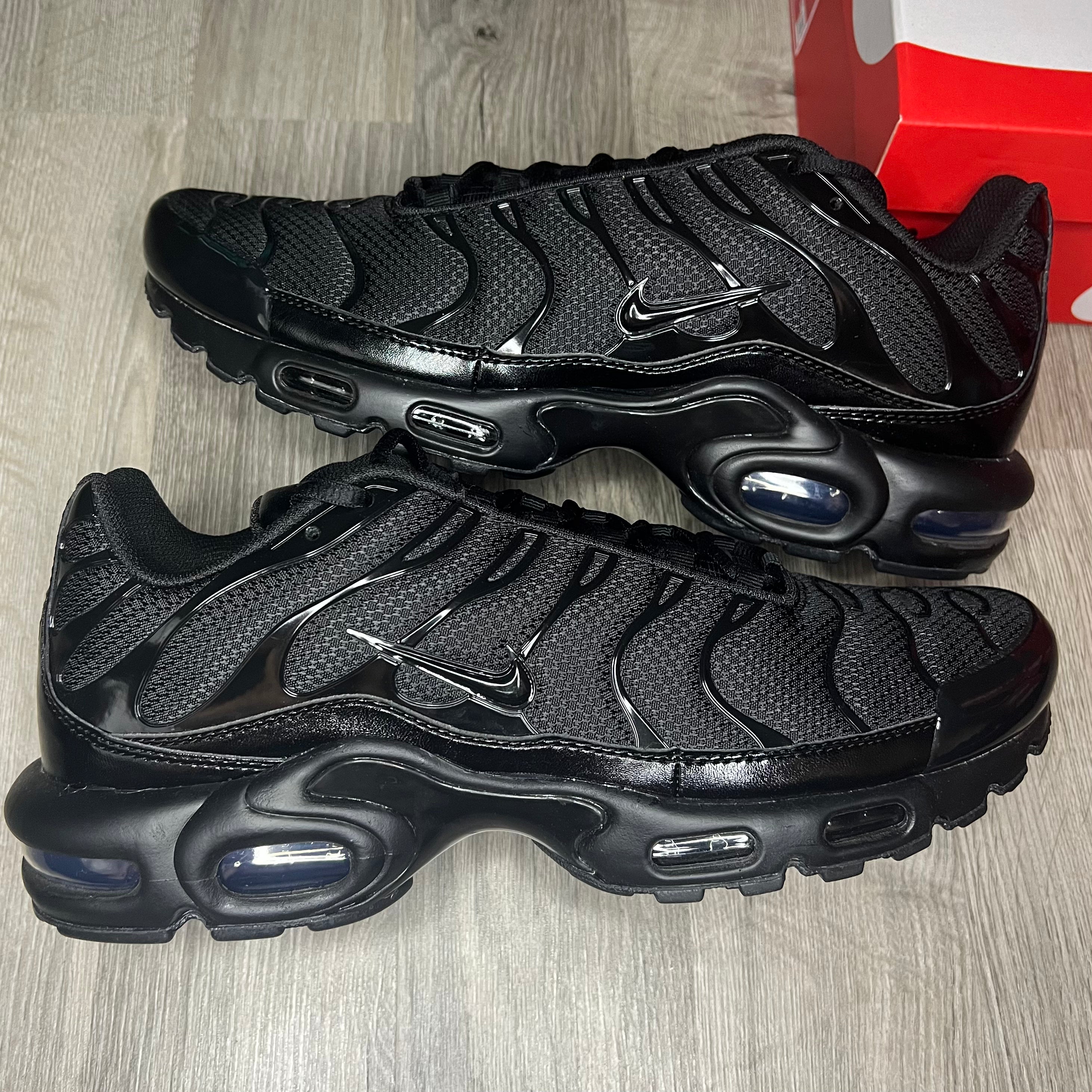 Air max plus tn all black hotsell