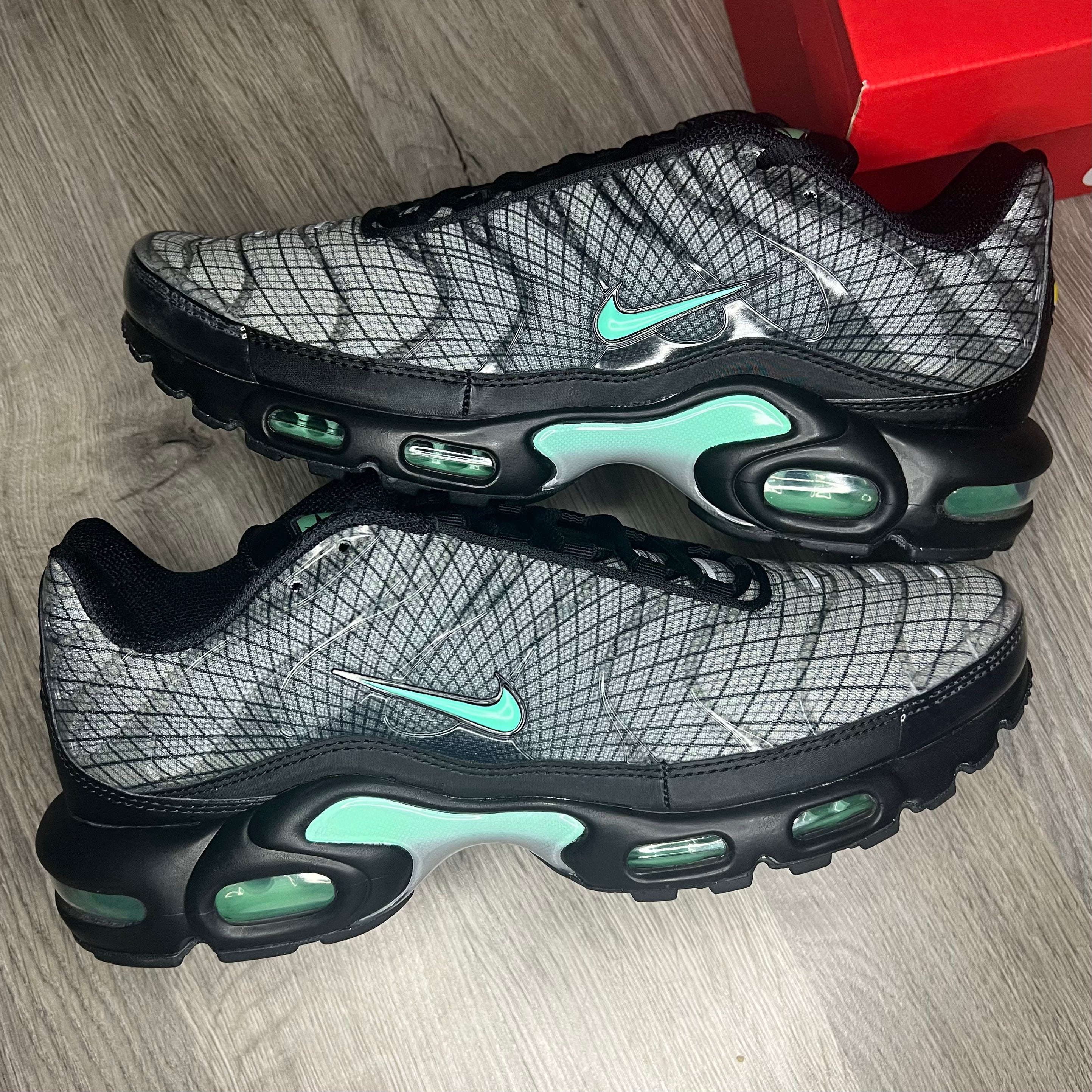 Air max plus grid sales