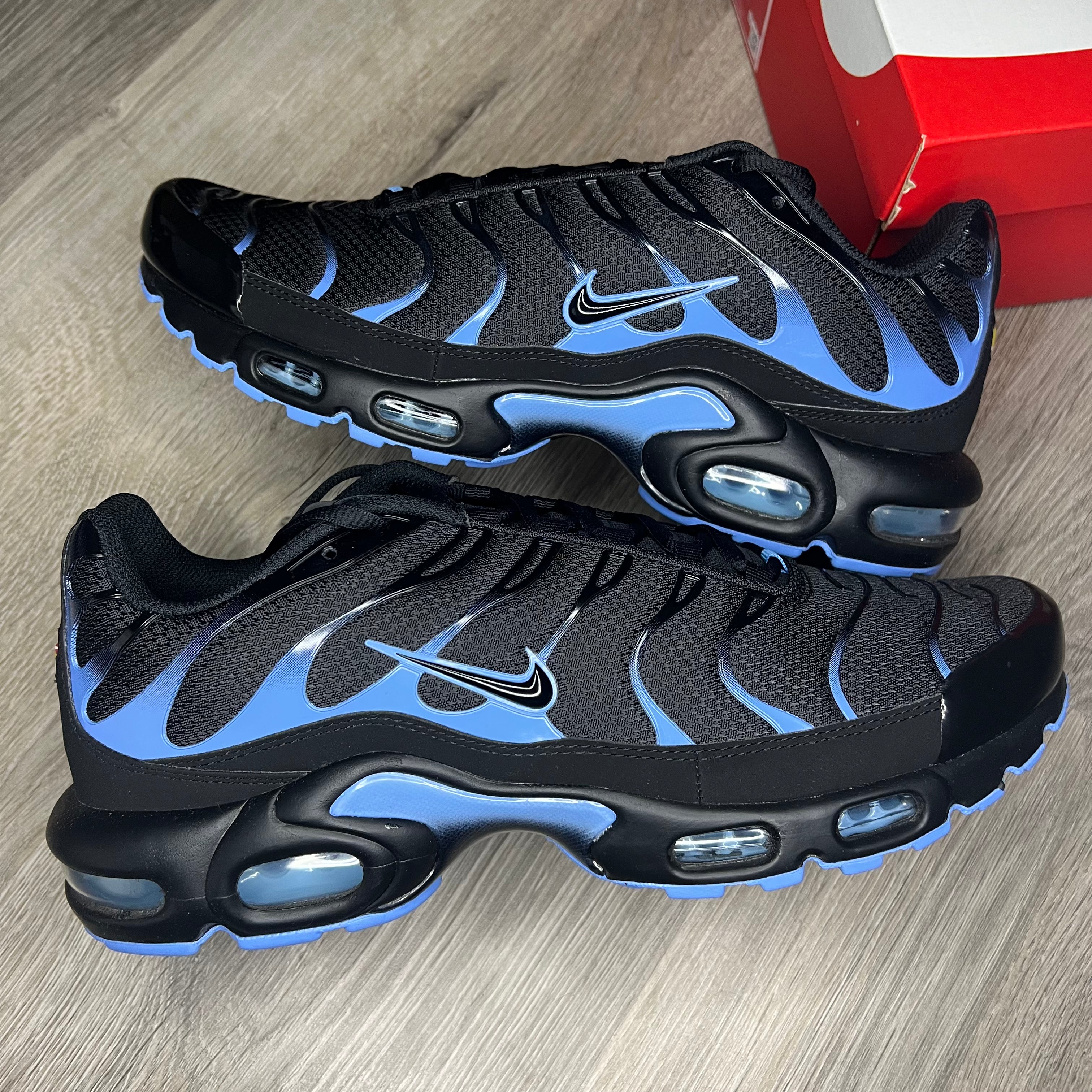 Blue and hot sale black nike tns