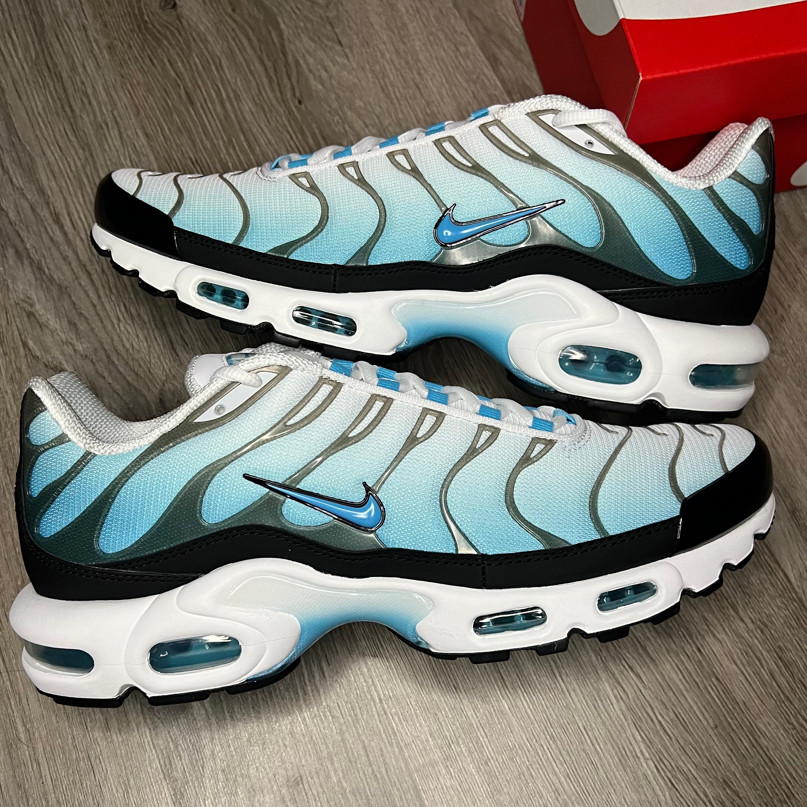 Air max plus green and blue sale