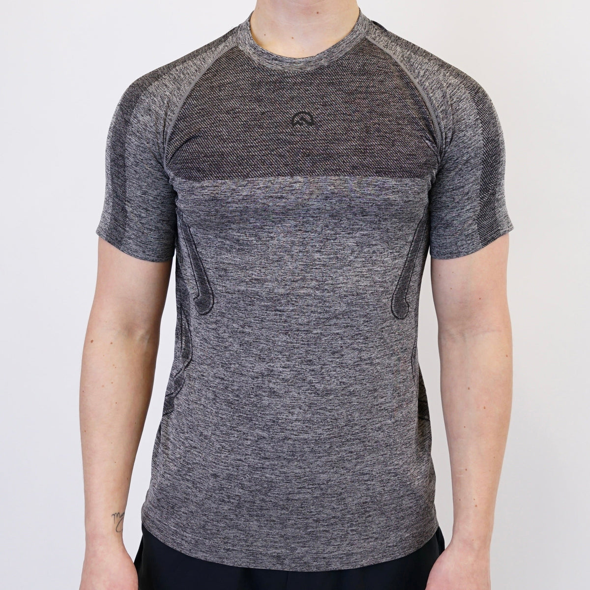 Flux Contour Seamless Tshirt - Black
