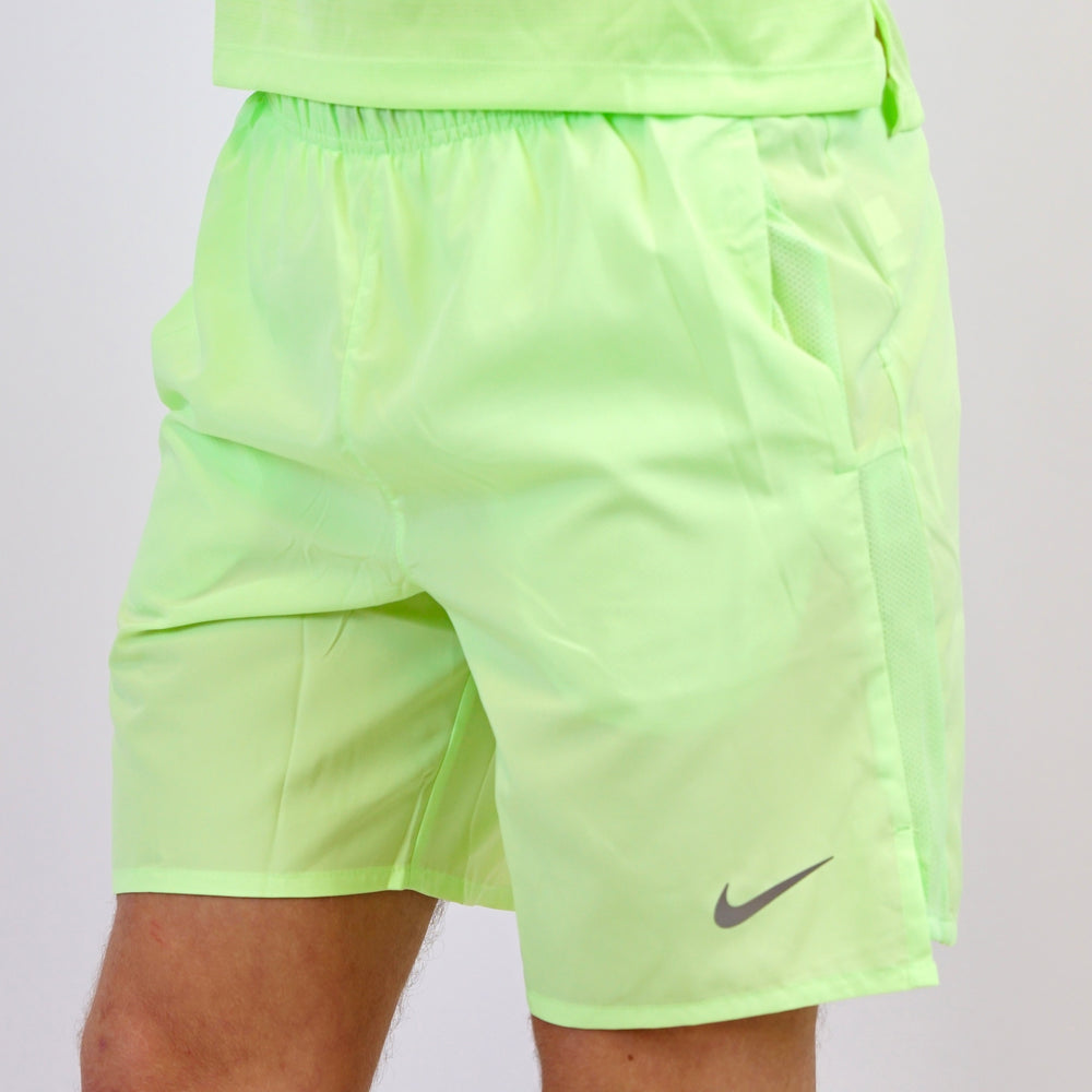 Nike Challenger Shorts Ghost Green