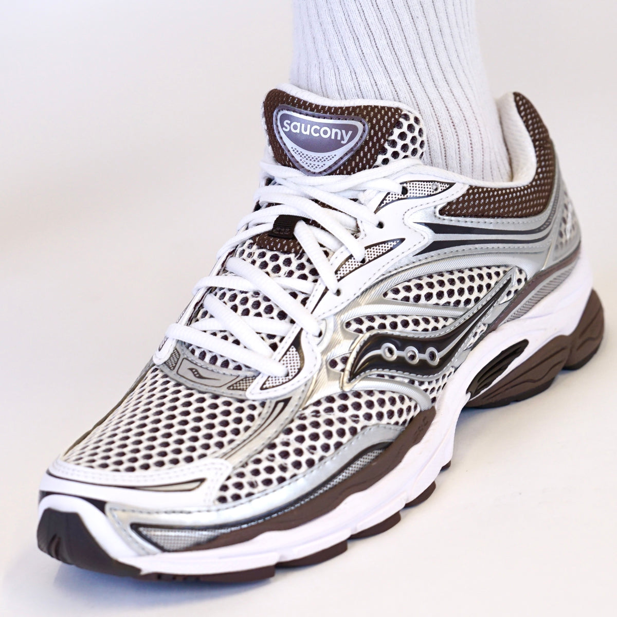 Saucony ProGrid Omni 9 OG White Brown