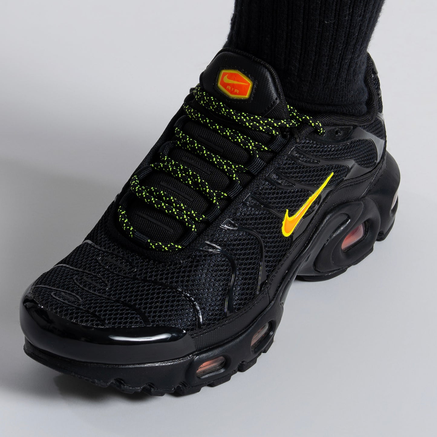 Nike Air Max Plus Black Volt Hyper Crimson (Junior)