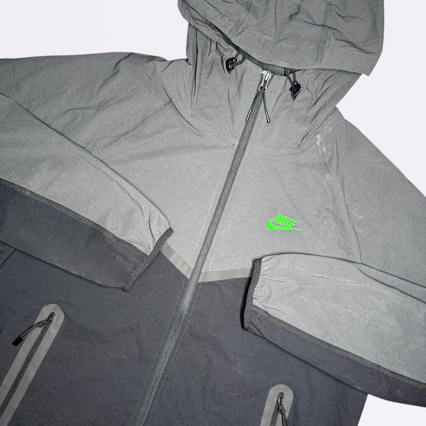 Nike Tech Windrunner - Grey / Vivid Green