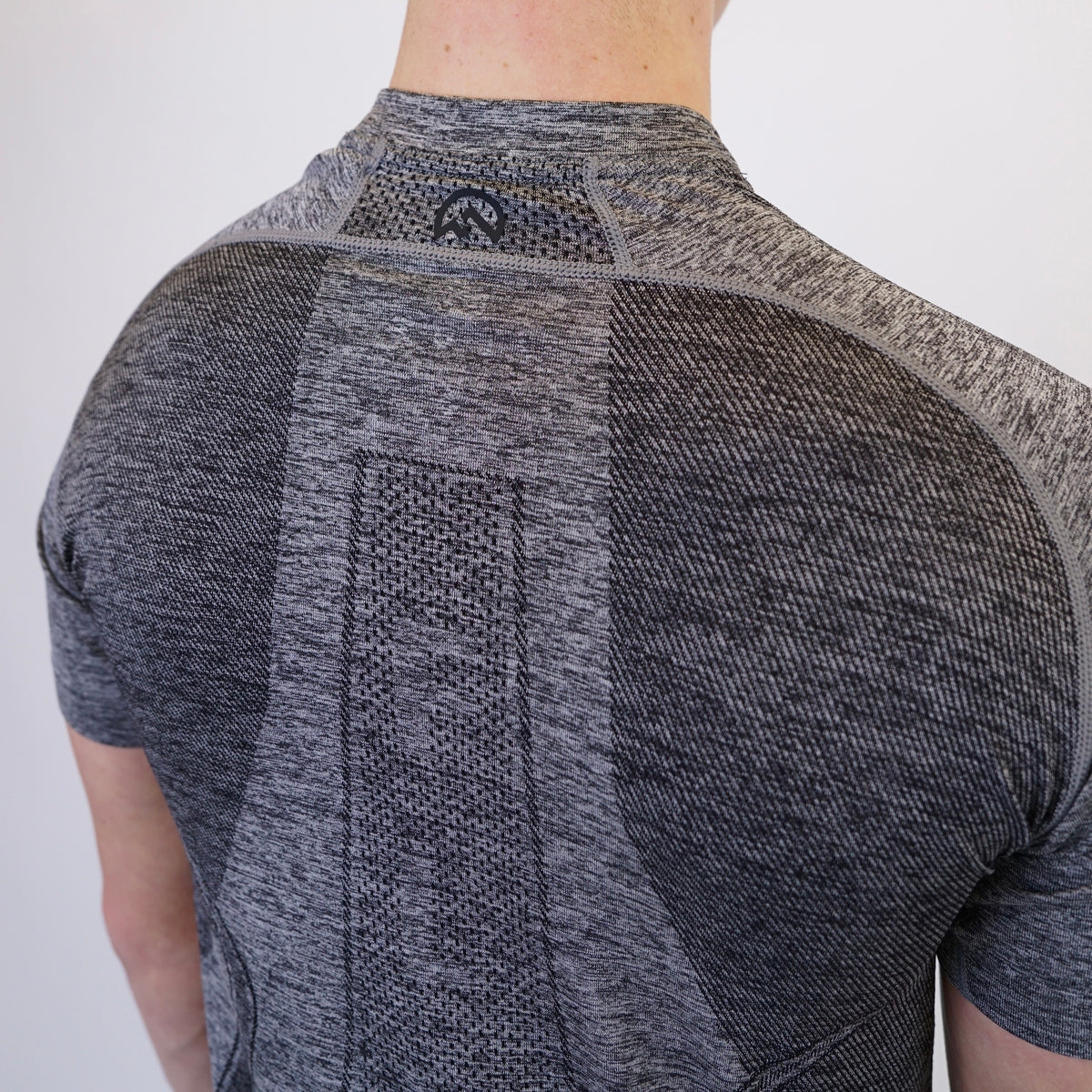 Flux Contour Seamless Tshirt - Black