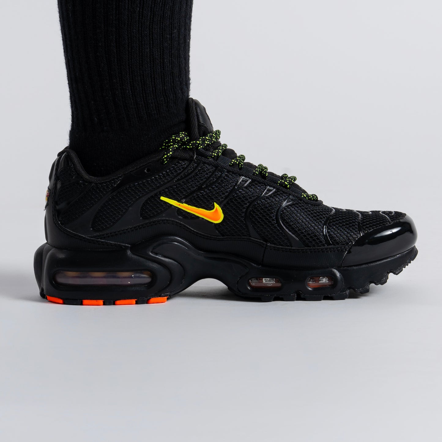 Nike Air Max Plus Black Volt Hyper Crimson (Junior)