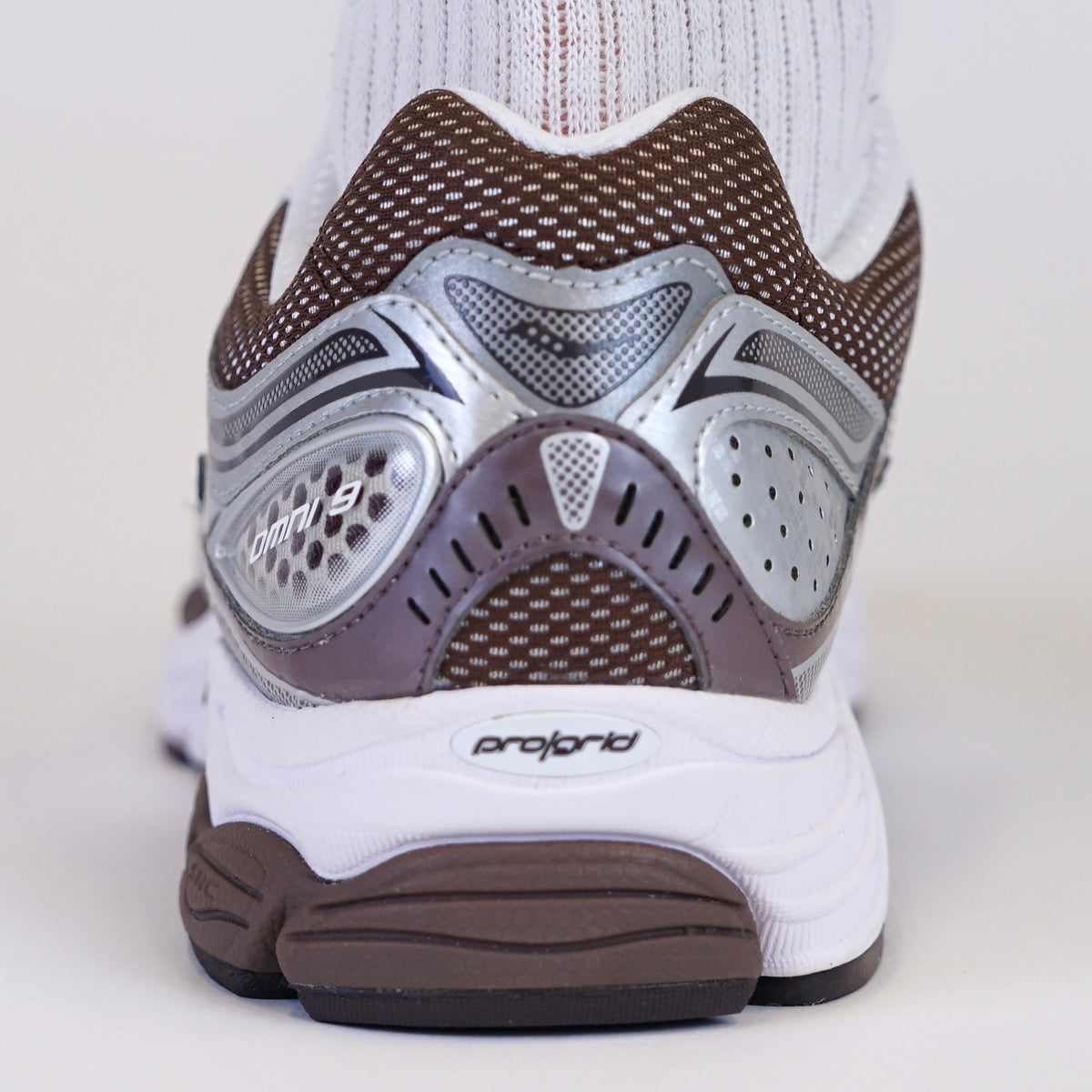 Saucony ProGrid Omni 9 OG White Brown
