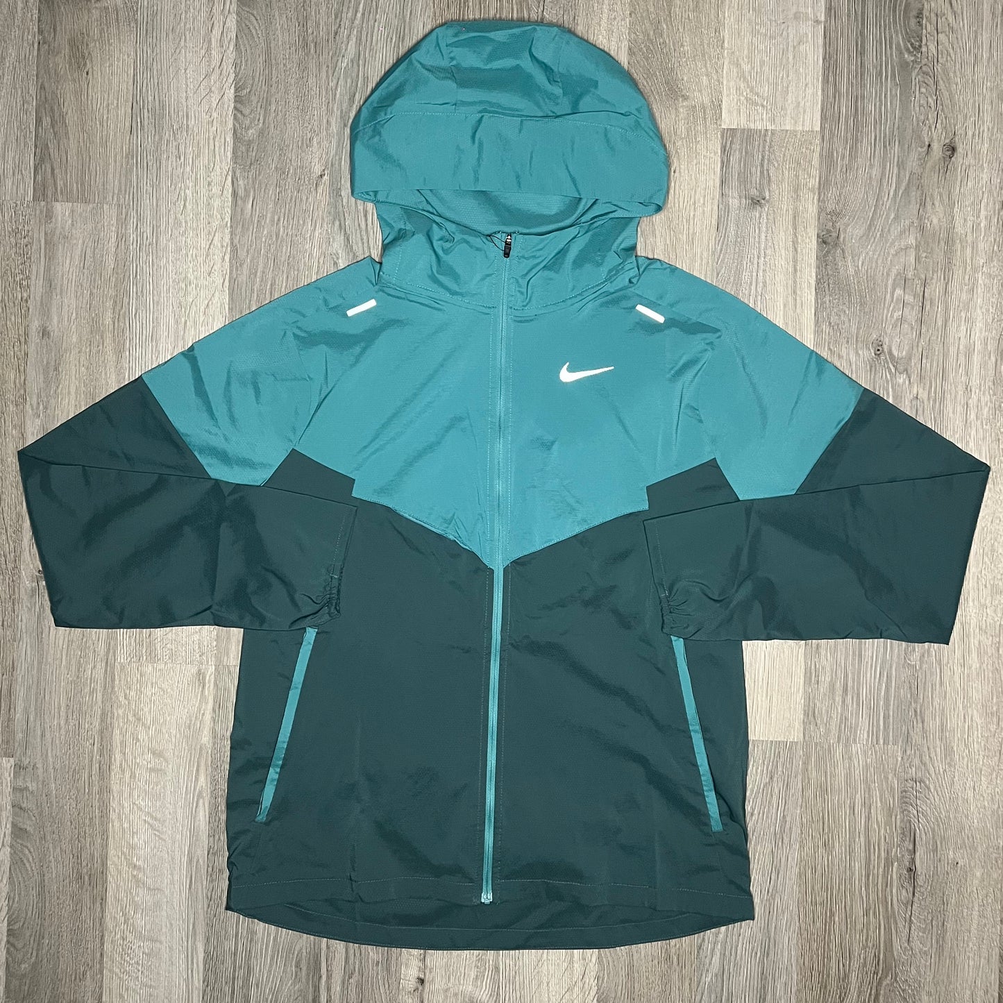 nike windrunner teal
