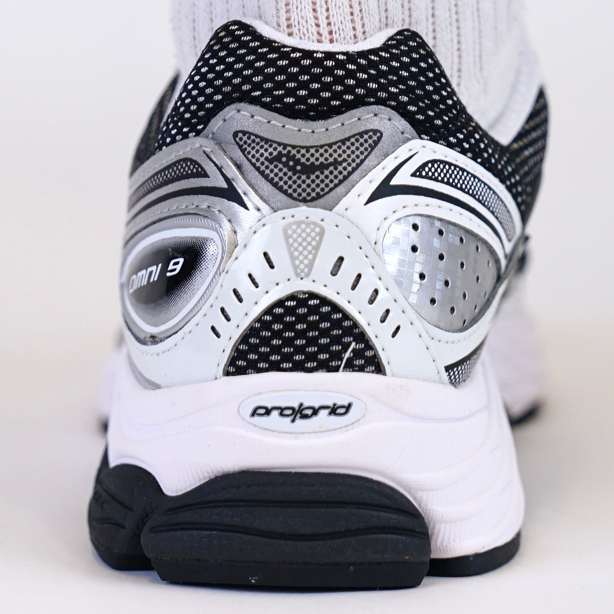 Saucony Pro Grid Omni 9 Black Silver