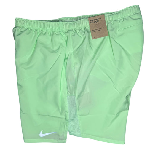Nike Challenger Shorts Vapour Green
