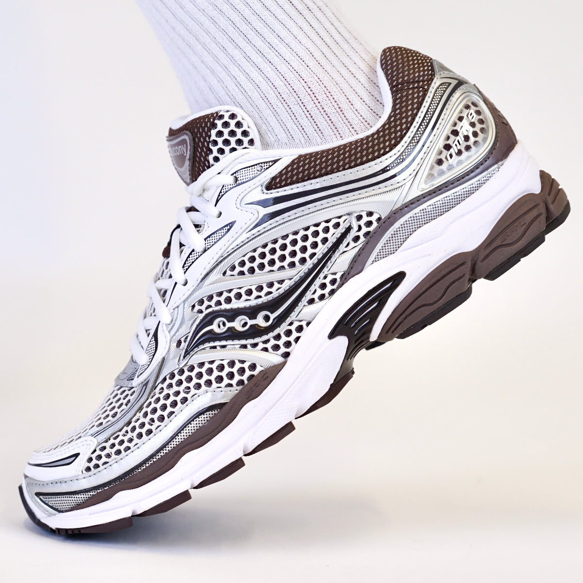 Saucony ProGrid Omni 9 OG White Brown