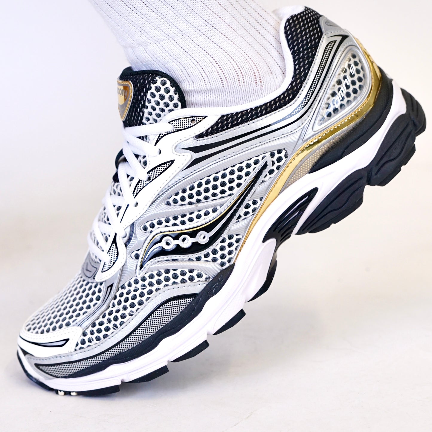 Saucony Pro Grid Omni 9 - Silver Gold