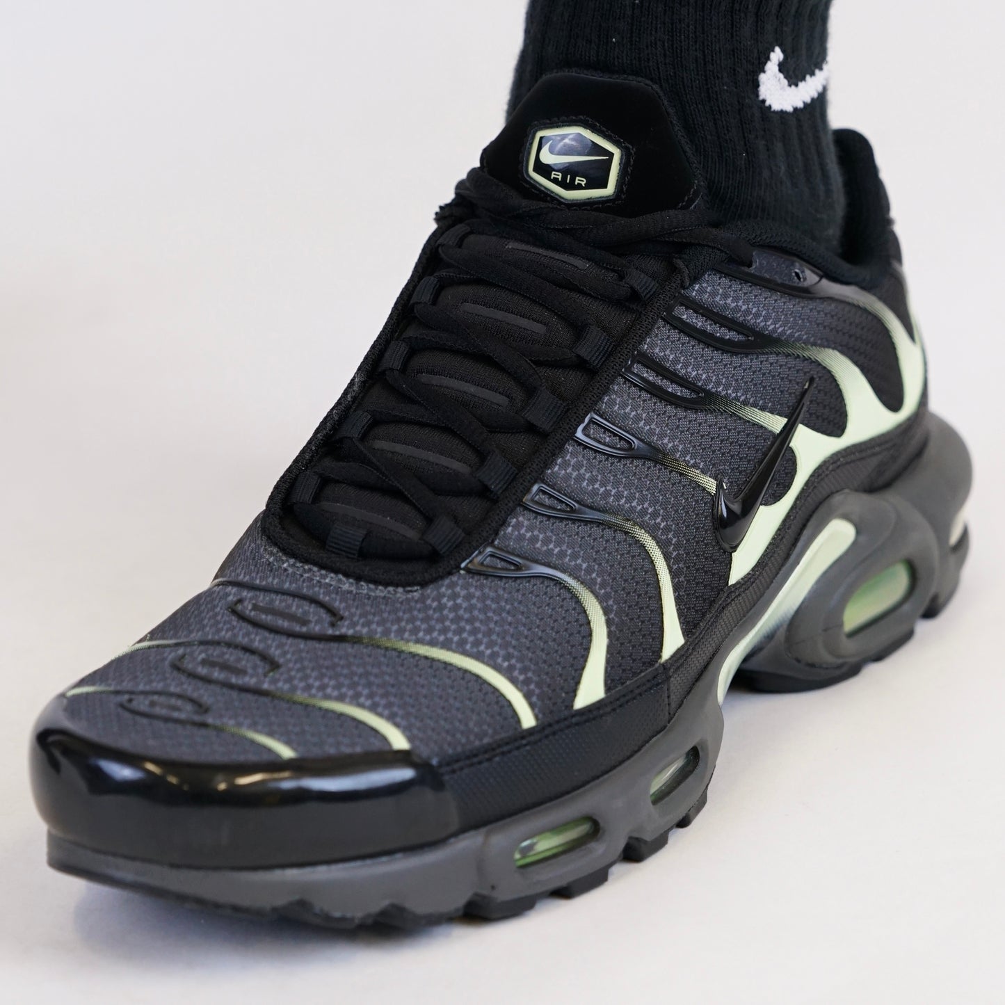 Nike Air Max Plus - Black / Green