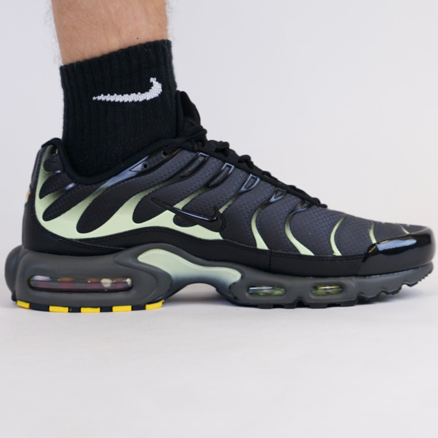Nike Air Max Plus - Black / Green