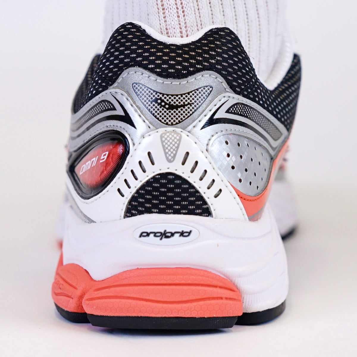 Saucony Pro Grid Omni 9 Coral