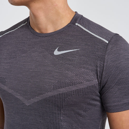 Nike Techknit Miler Tee Dark Grey