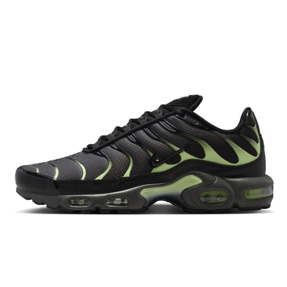 Nike Air Max Plus - Black / Green