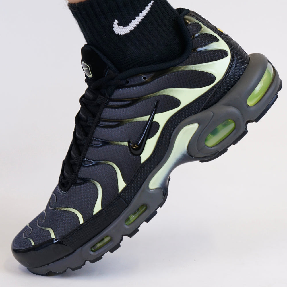 Nike Air Max Plus - Black / Green