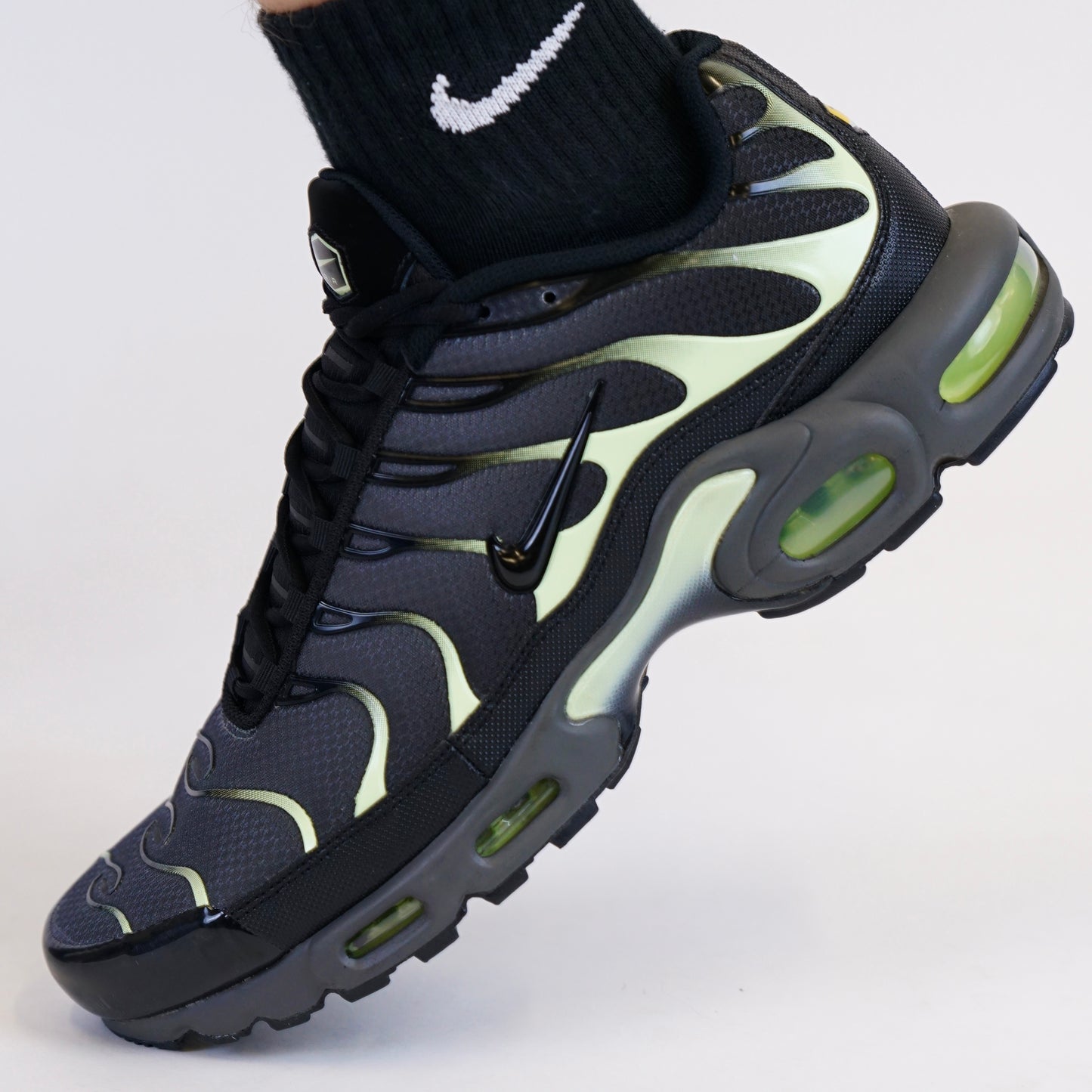 Nike Air Max Plus - Black / Green