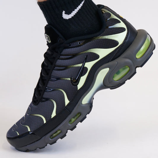 Nike Air Max Plus - Black / Green