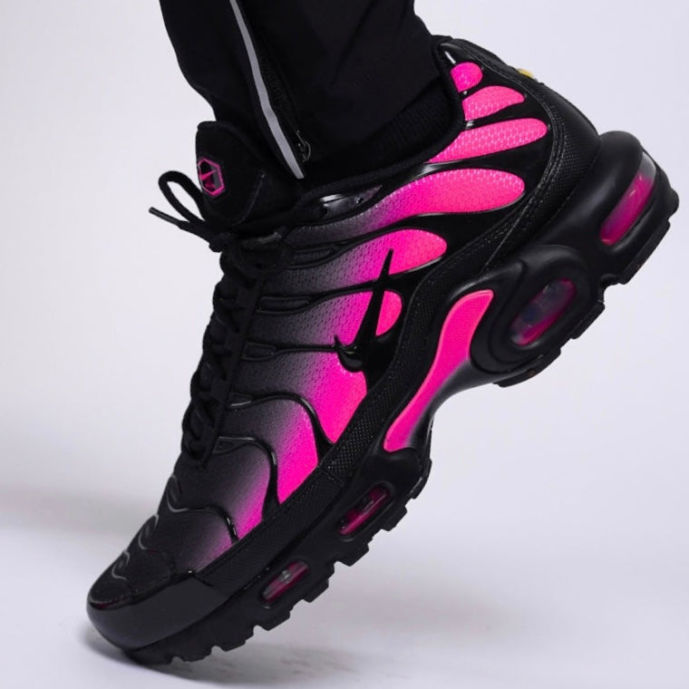 Nike Air Max Plus Black Hyper Pink
