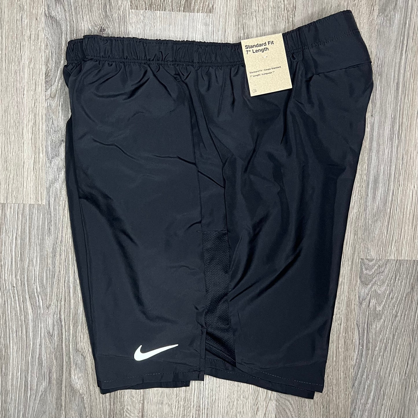 Nike challenger shorts 2024 black
