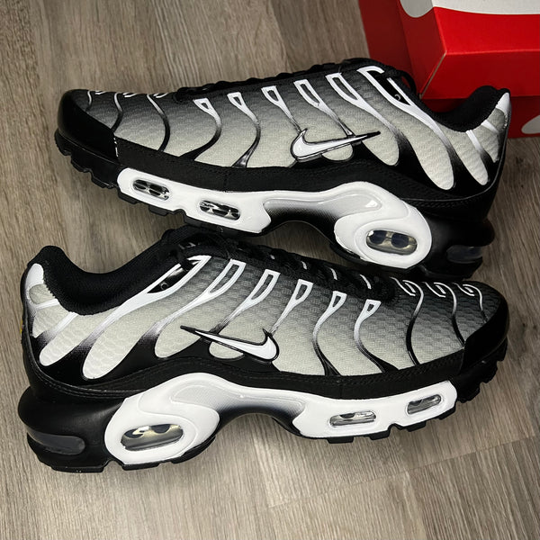 Nike air max plus black/volt/dark grey/white online